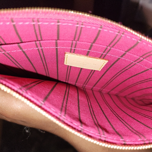 Louis Vuitton’s luxury leather bag - Picture 6 of 7